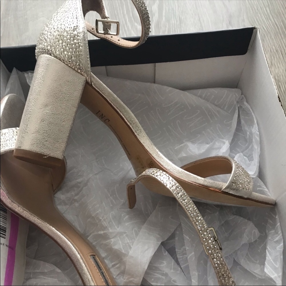 I.N.C. Kivah Two-Piece Sandals Metallic Block Heel - Picture 4 of 5